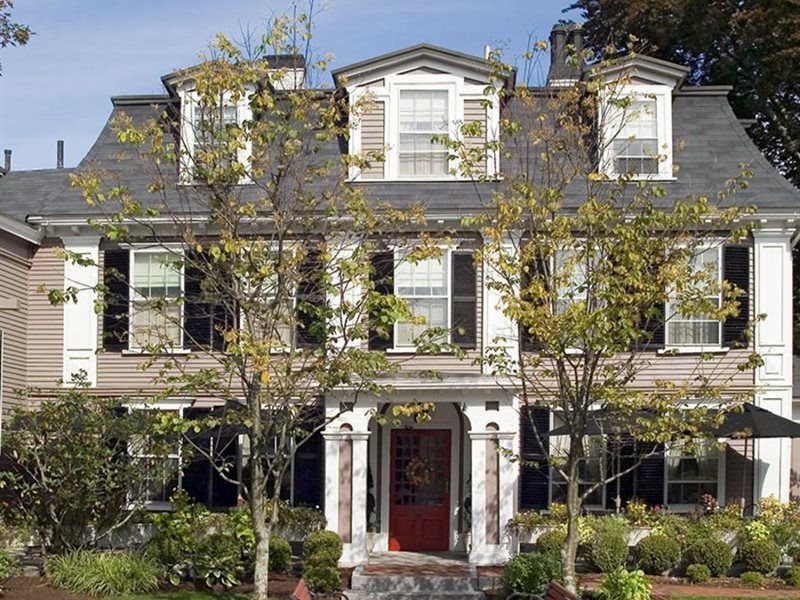 Concord's Colonial Hotel